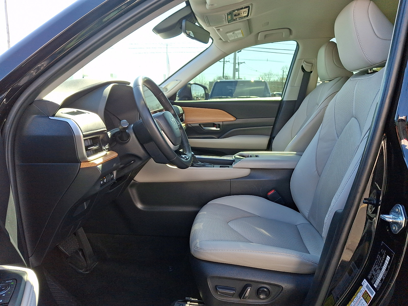 Used 2024 Toyota Grand Highlander AWD image 13