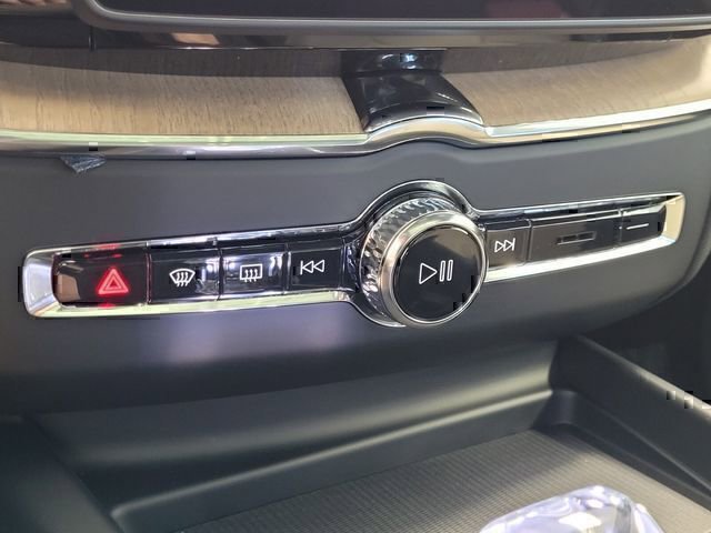 Certified 2026 Volvo XC60 B5 Core w/ Protection Package Premier image 22