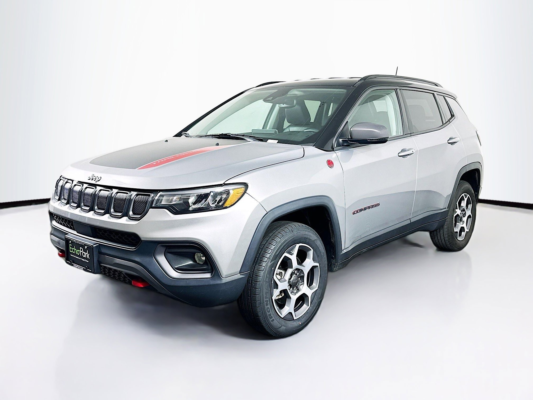 Used 2022 Jeep Compass Trailhawk w/ Trailhawk Convenience Group AWD/4WD image 3