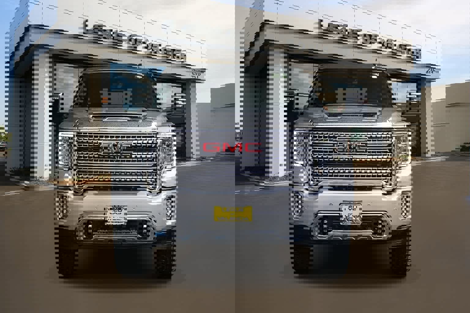 Used 2022 GMC Sierra 2500 Denali w/ Denali Ultimate Package image 2