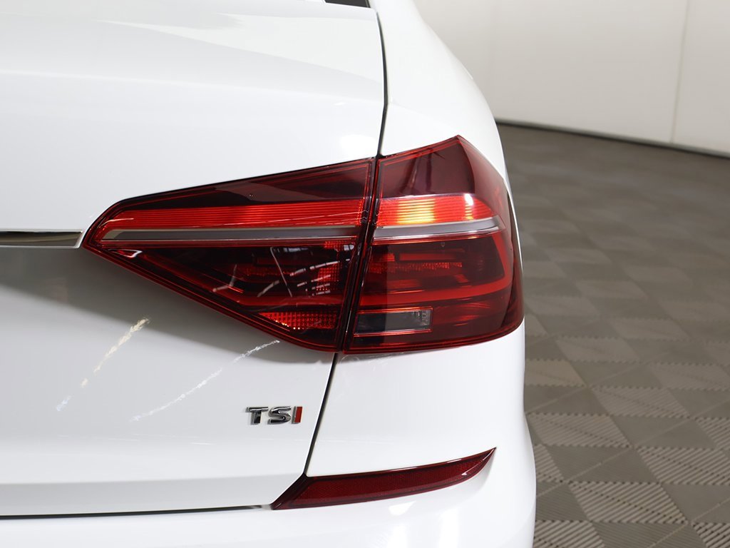 Used 2018 Volkswagen Passat 2.0T SE image 17