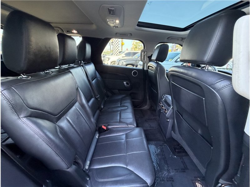 Used 2019 Land Rover Discovery SE AWD/4WD image 29