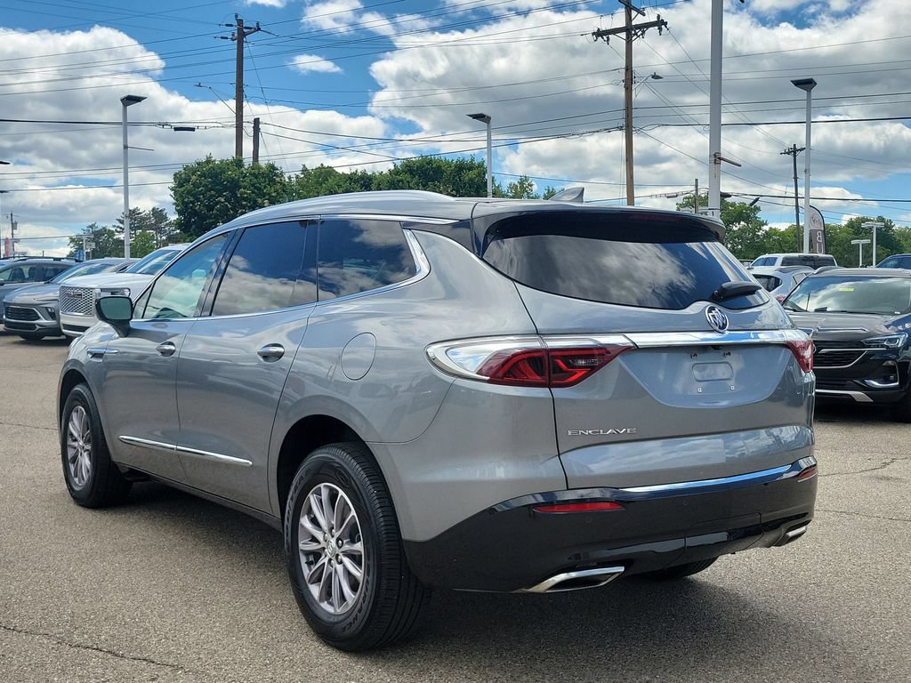 Used 2023 Buick Enclave Essence FWD image 3