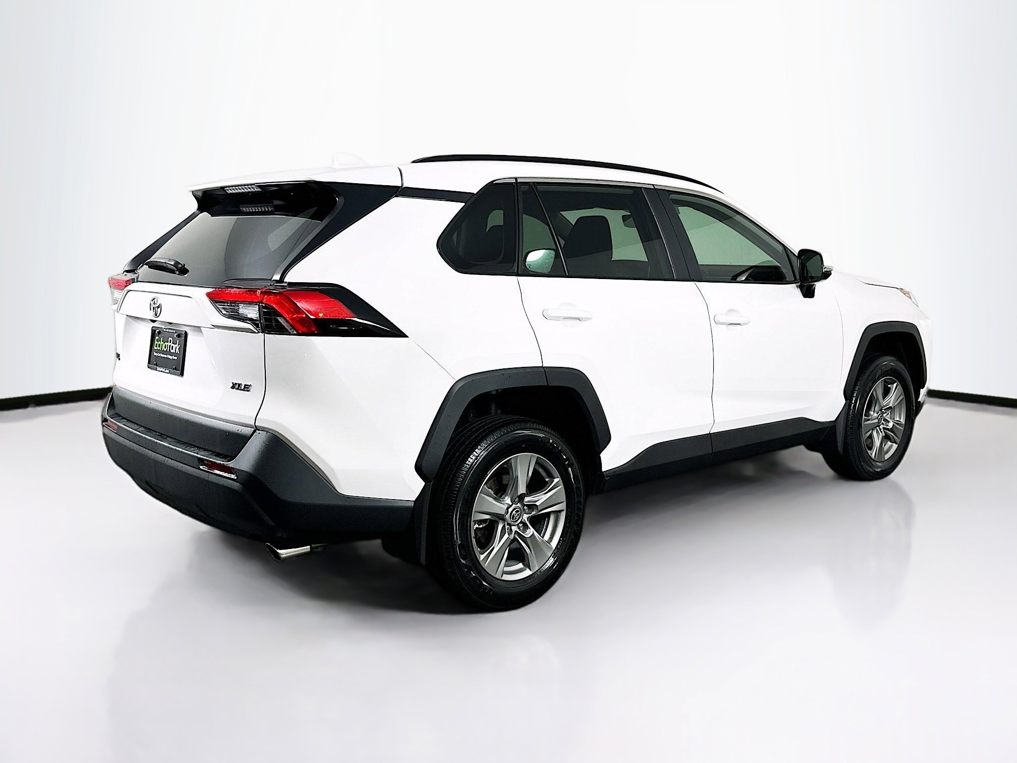 Used 2025 Toyota RAV4 XLE w/ Convenience Package image 9