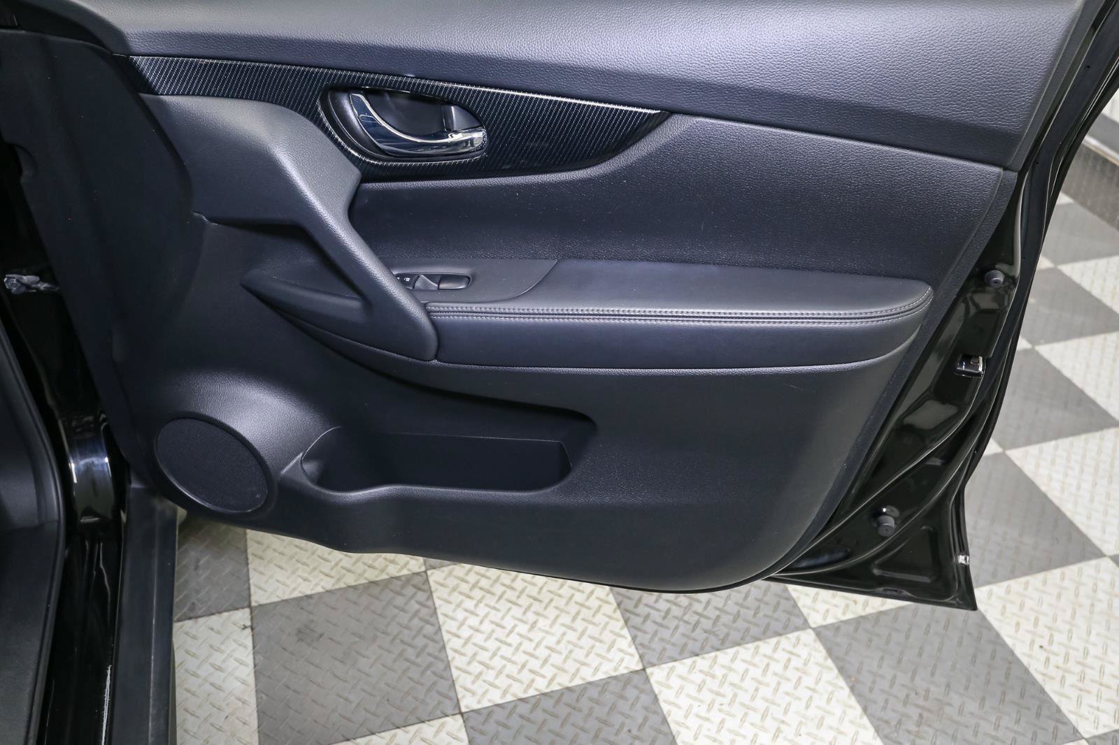 Used 2017 Nissan Rogue SL AWD/4WD image 19