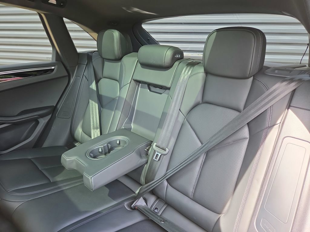 Certified 2026 Porsche Macan AWD/4WD image 16