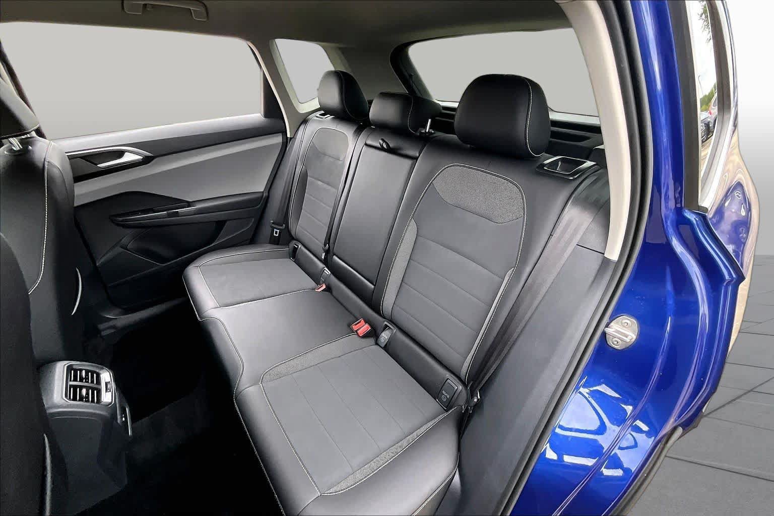 Used 2022 Volkswagen Taos SE FWD image 19