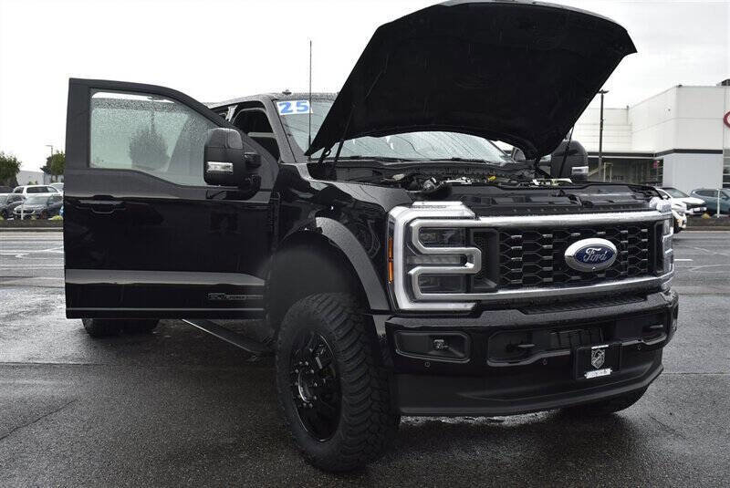 Used 2025 Ford F450 Platinum w/ Camper Package image 38