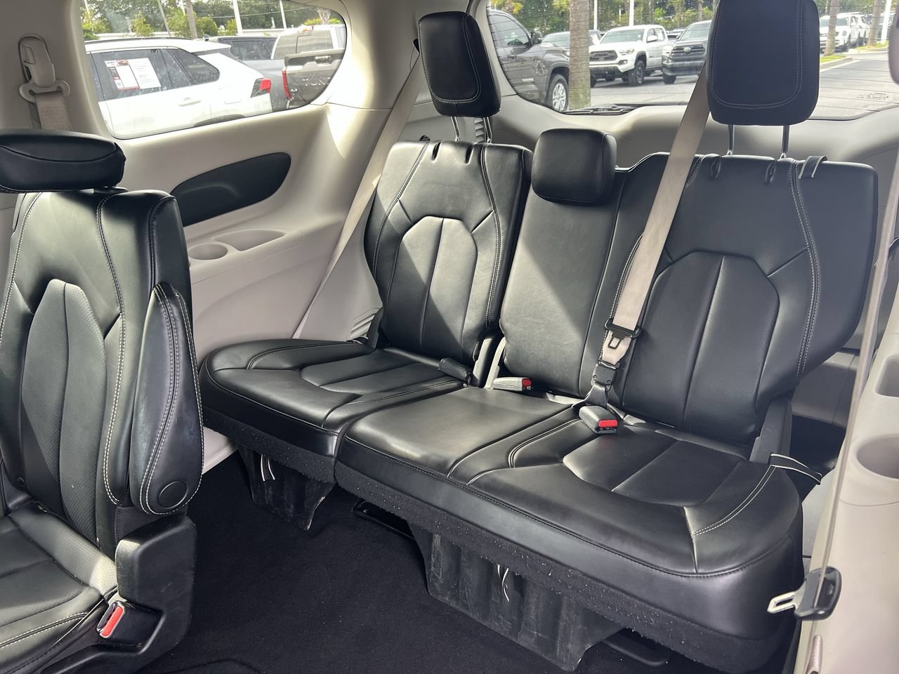 Used 2023 Chrysler Pacifica Touring-L FWD image 33