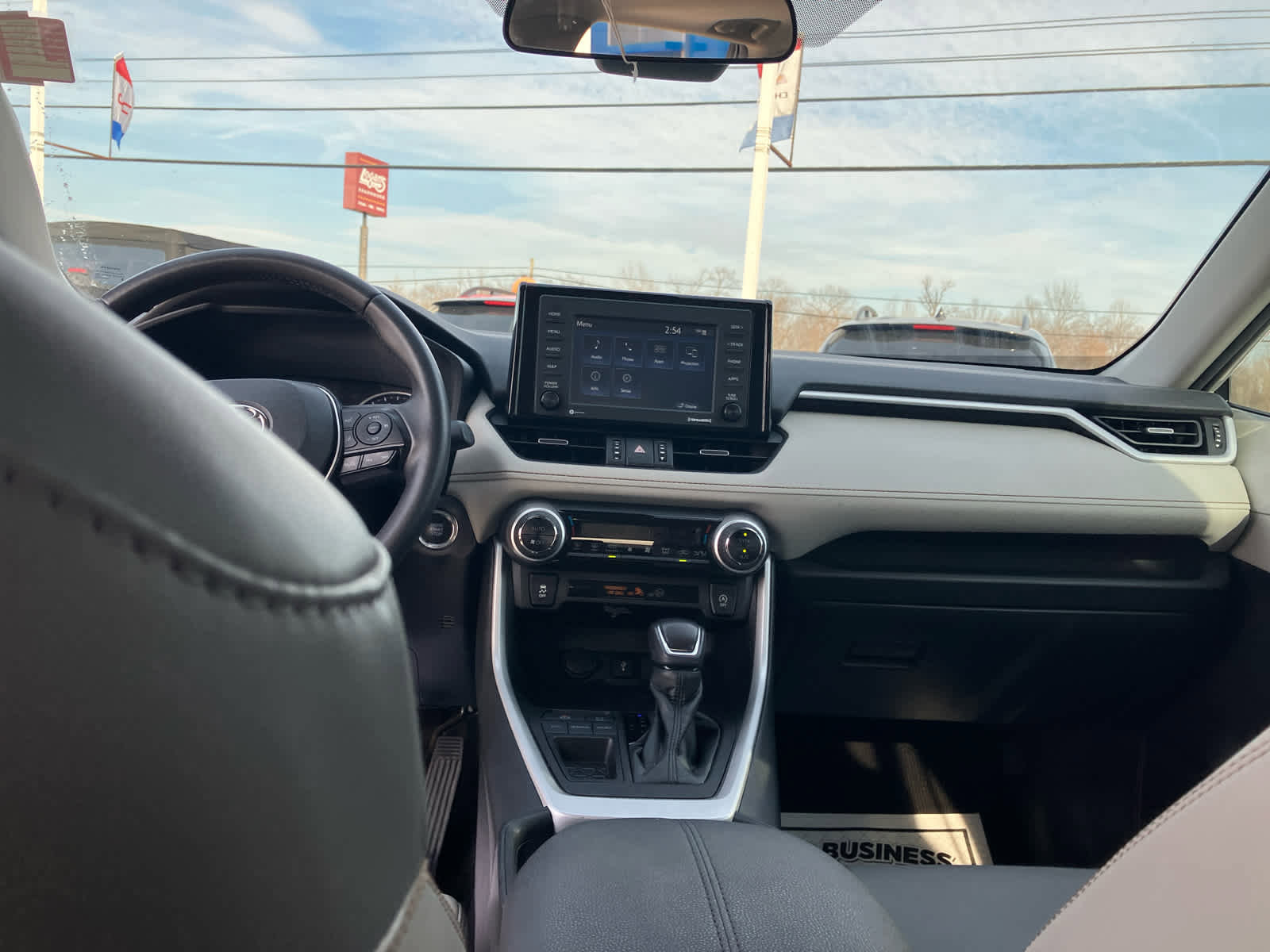 Used 2021 Toyota RAV4 XLE Premium image 30