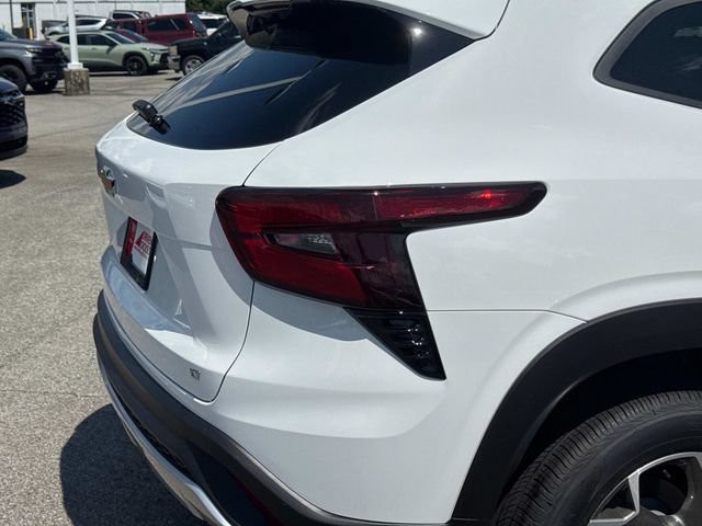 New 2026 Chevrolet Trax LT w/ Sunroof Package FWD image 12