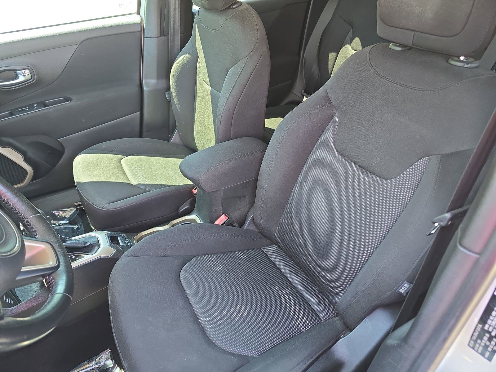 Used 2017 Jeep Renegade Latitude AWD/4WD image 17