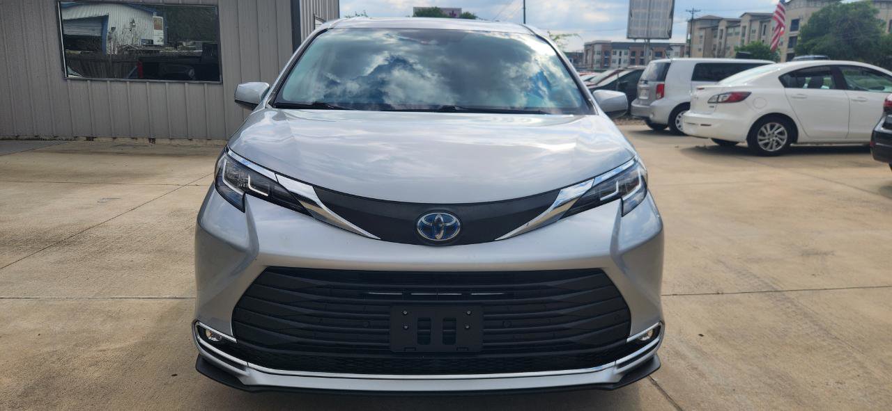 Used 2022 Toyota Sienna XLE image 7
