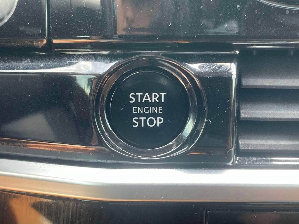 Used 2025 Nissan Pathfinder Platinum FWD image 28