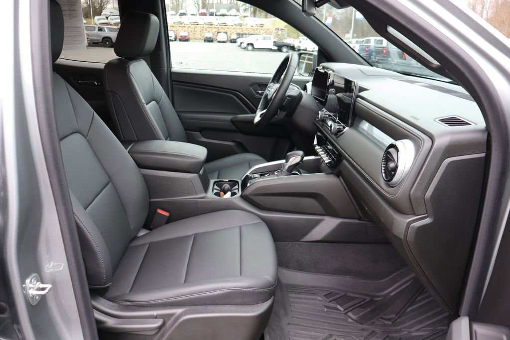 Used 2024 Chevrolet Colorado LT w/ LT Convenience Package III image 19