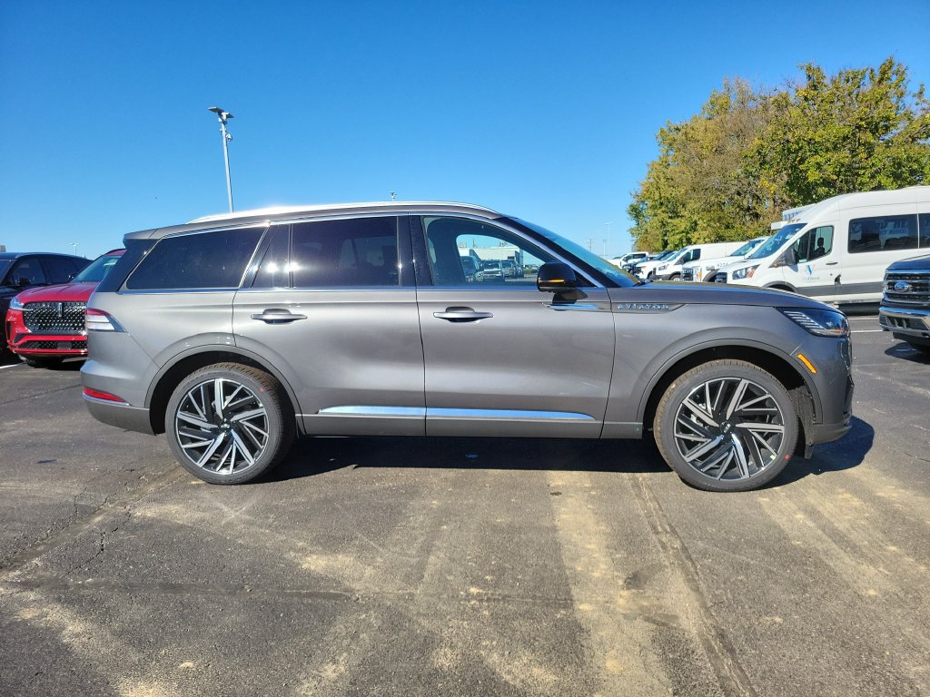New 2027 Lincoln Aviator Reserve AWD/4WD image 3