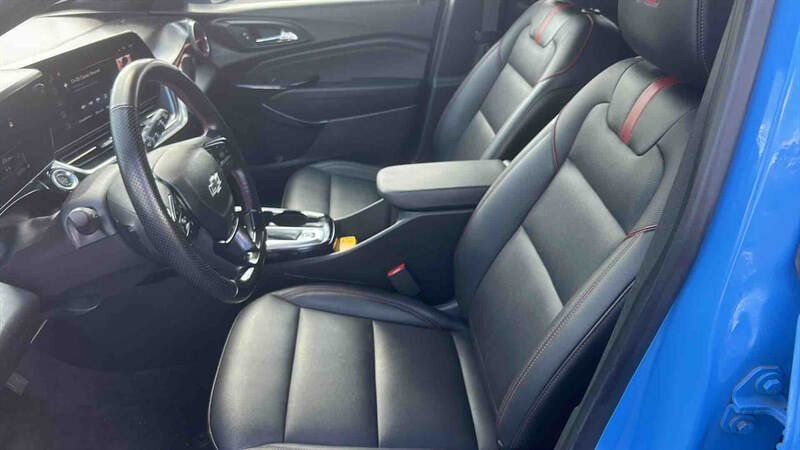 Used 2024 Chevrolet Trax RS FWD image 16