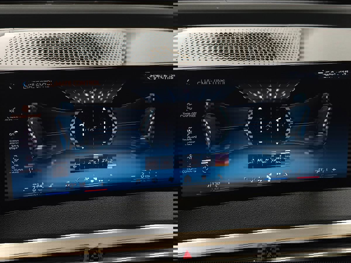 Used 2024 BMW iX xDrive50 w/ Premium Package image 34