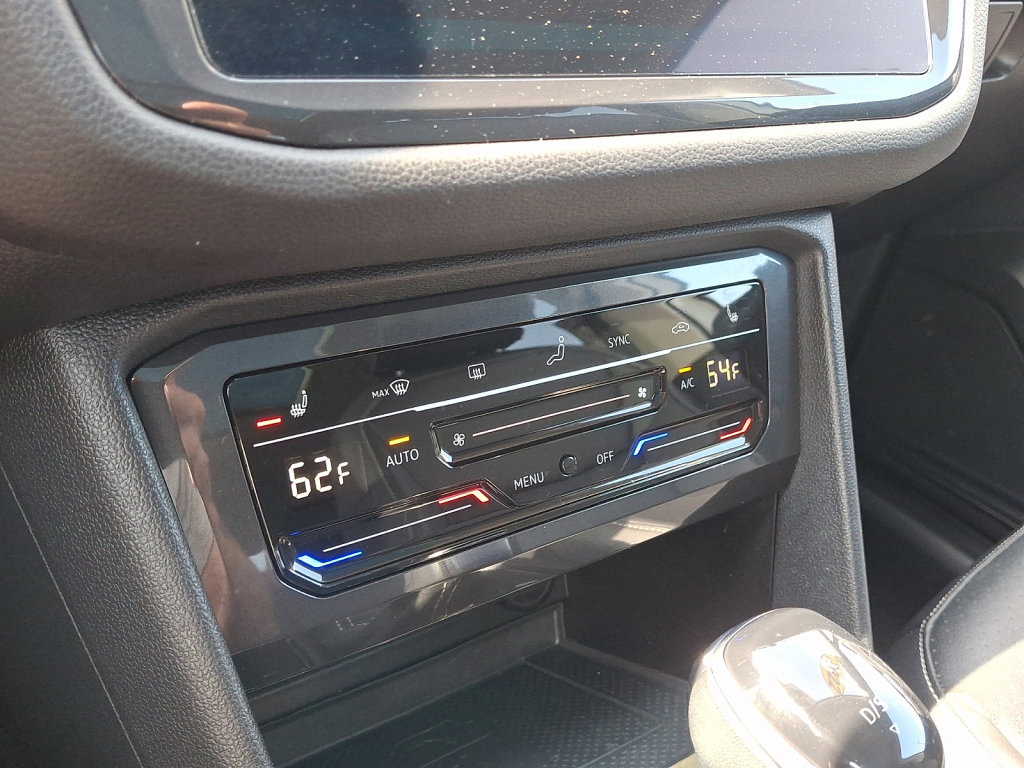 Used 2022 Volkswagen Tiguan SE w/ Panoramic Sunroof Package image 29