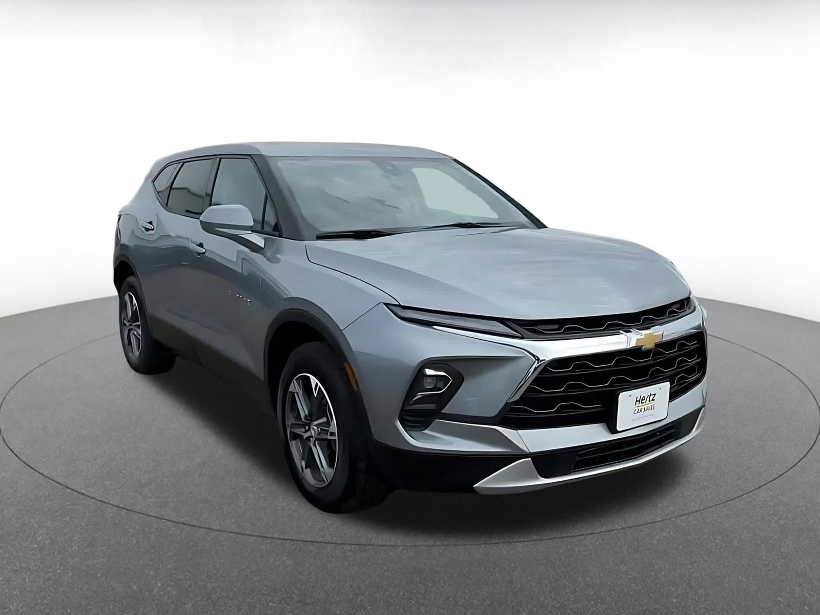 Used 2025 Chevrolet Blazer LT image 3