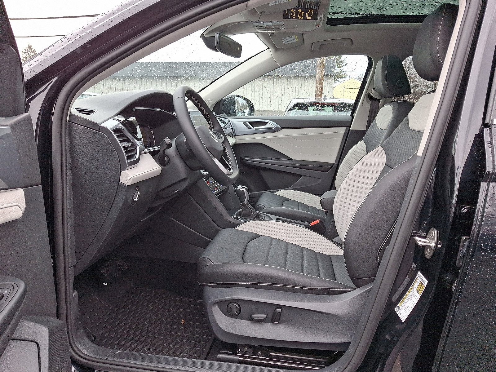 New 2025 Volkswagen Taos SEL image 7