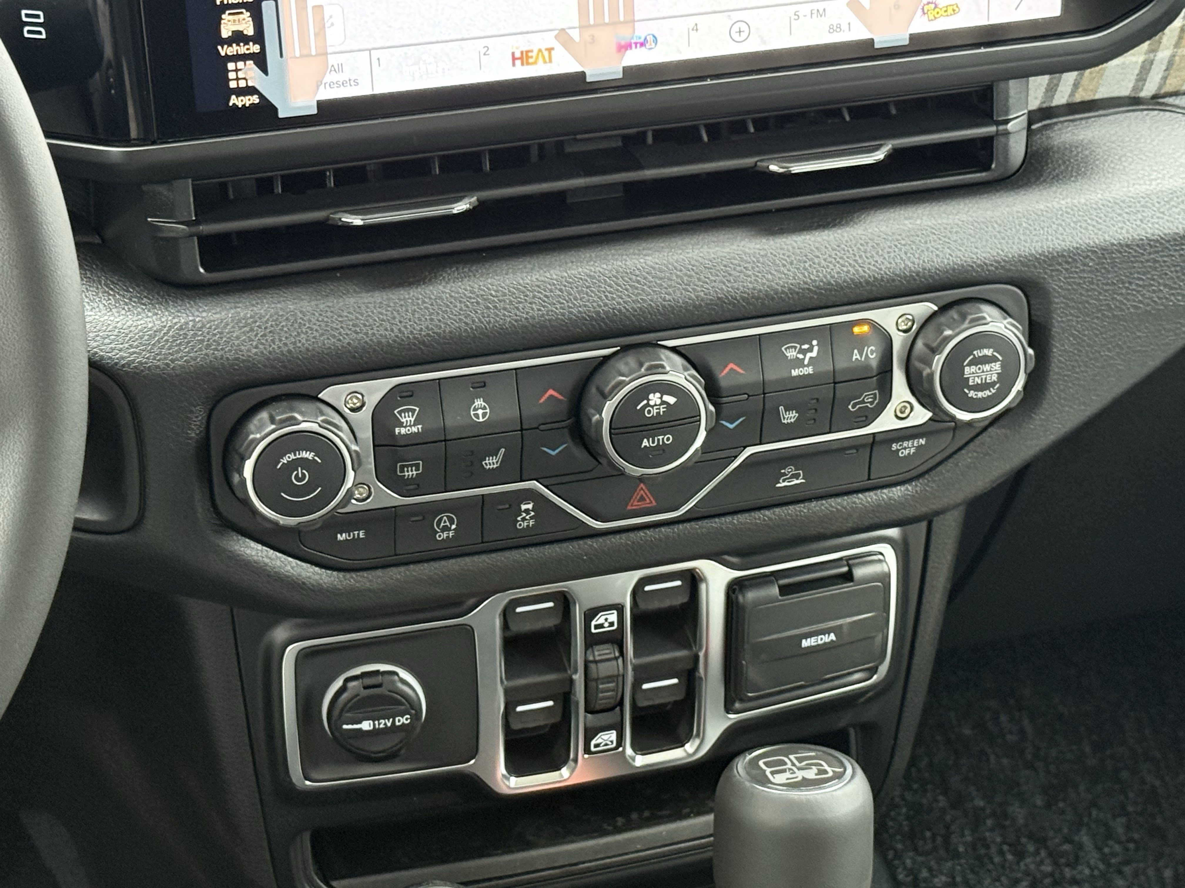 New 2026 Jeep Gladiator Sport AWD/4WD image 14