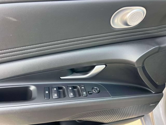 Certified 2023 Hyundai Elantra Limited FWD image 16