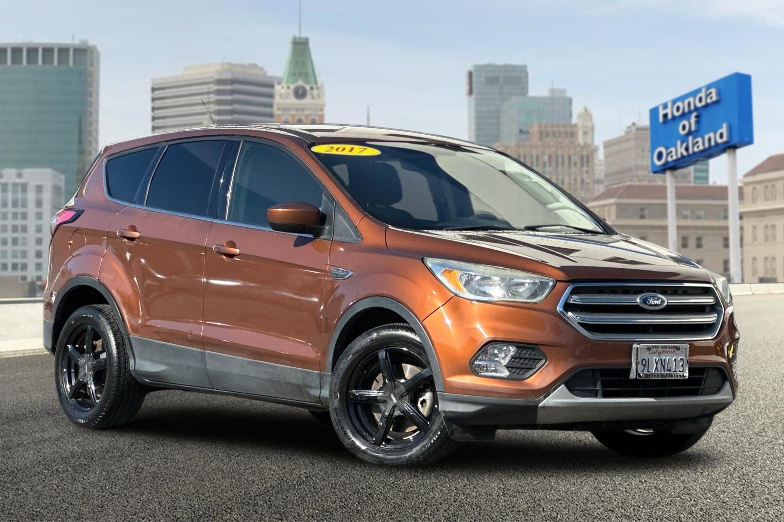 Used 2017 Ford Escape SE image 2