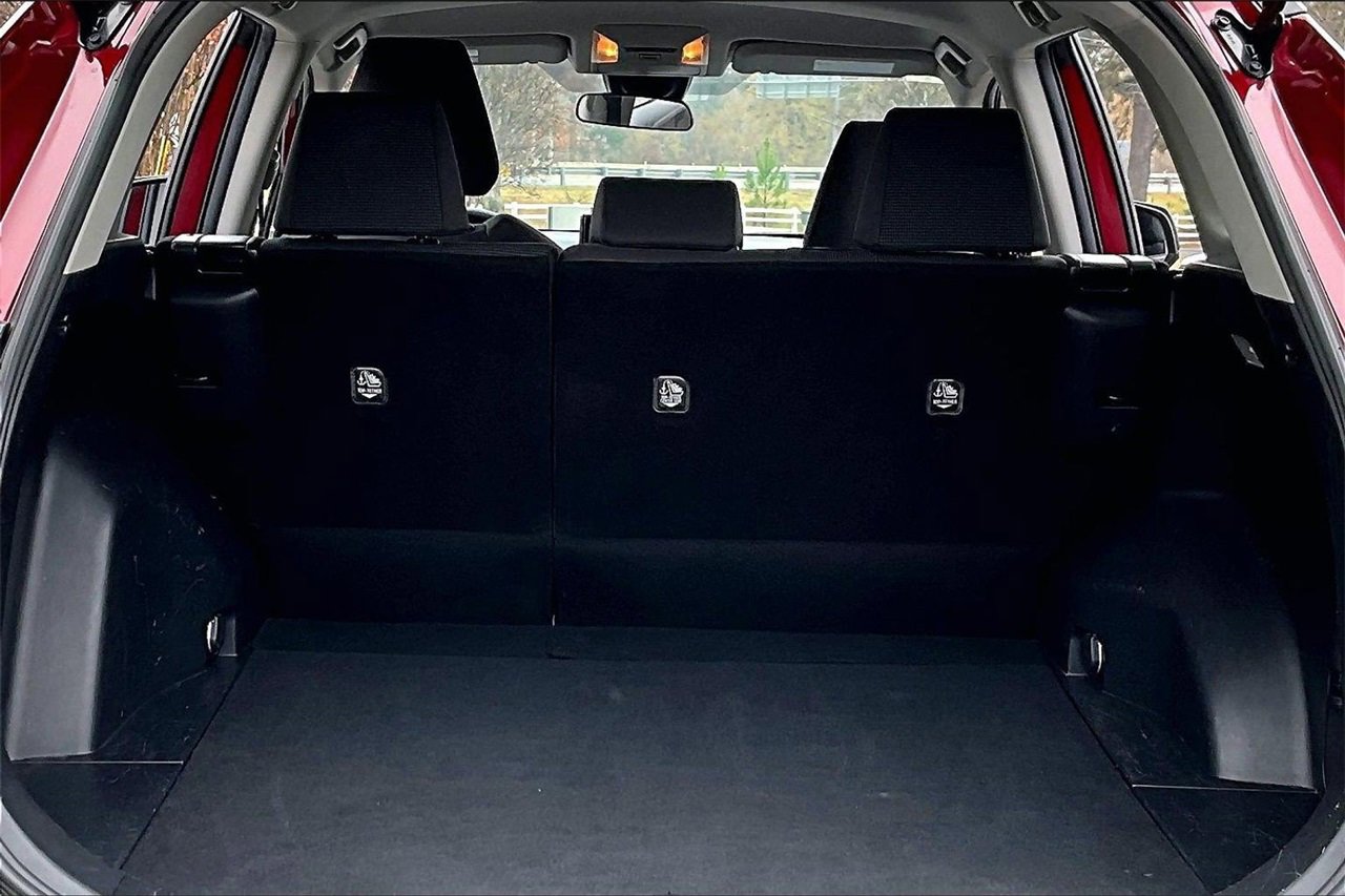 Used 2021 Toyota RAV4 LE image 22