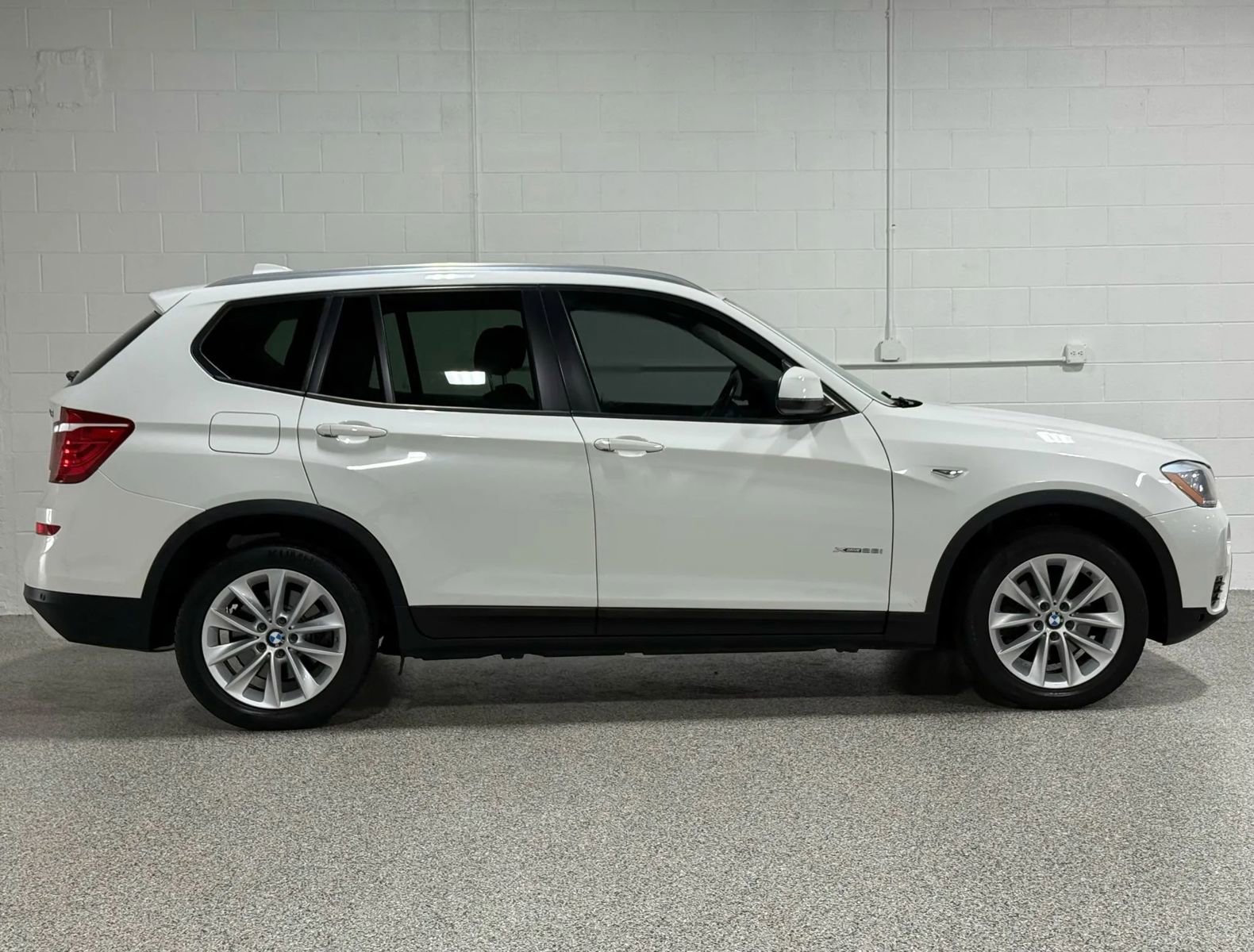 Used 2017 BMW X3 xDrive28i image 5