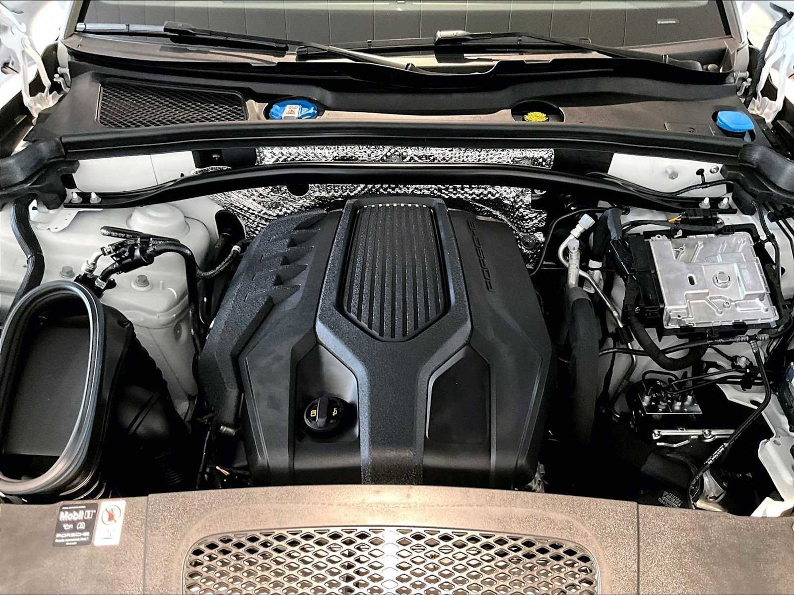 Used 2025 Porsche Macan image 24