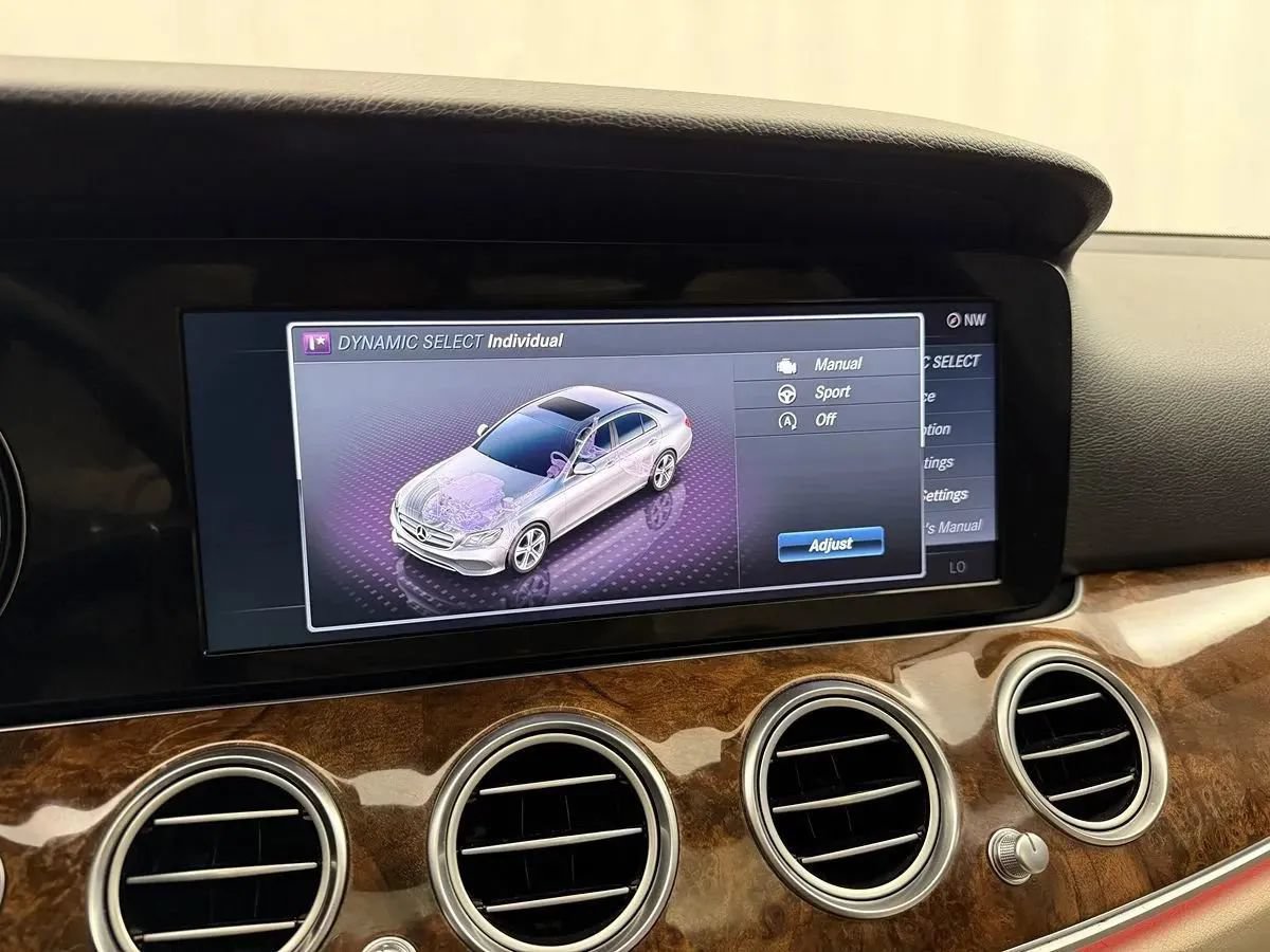 Used 2017 Mercedes-Benz E 300 4MATIC image 30