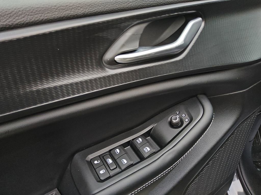 New 2025 Jeep Grand Cherokee L Altitude image 19