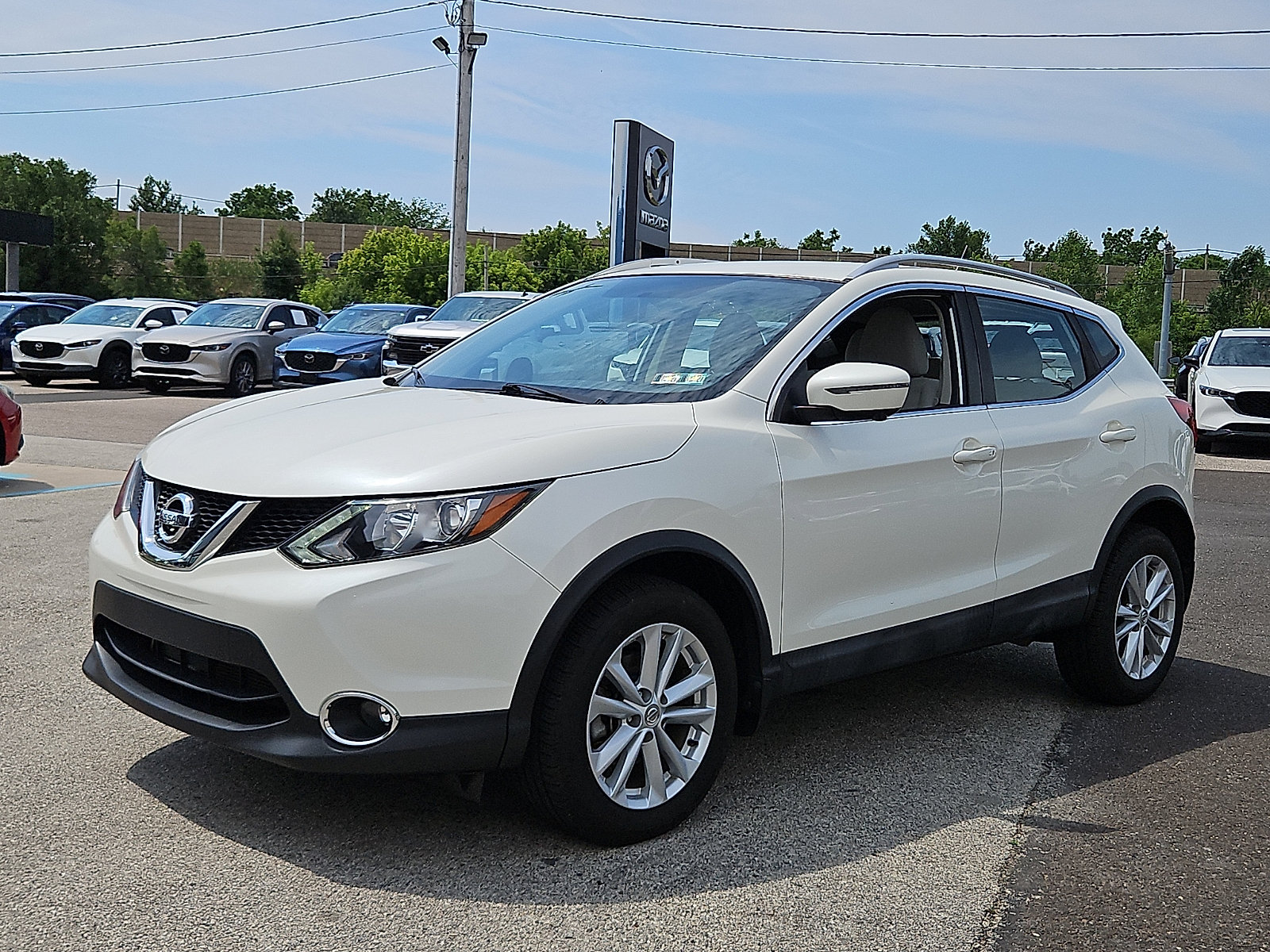 Used 2018 Nissan Rogue Sport SV w/ SV Technology Package AWD/4WD image 3