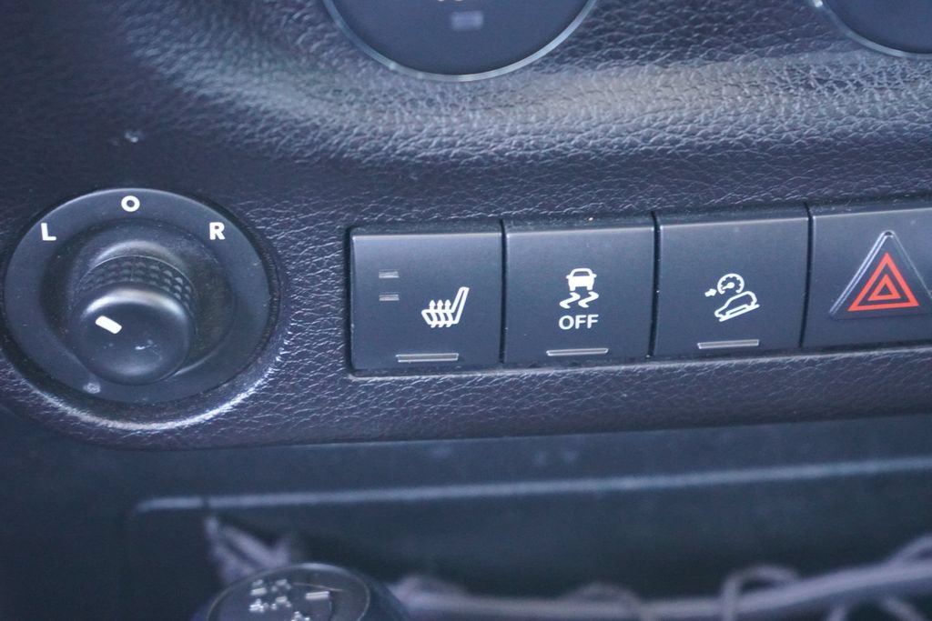 Used 2018 Jeep Wrangler Unlimited Sahara AWD/4WD image 31