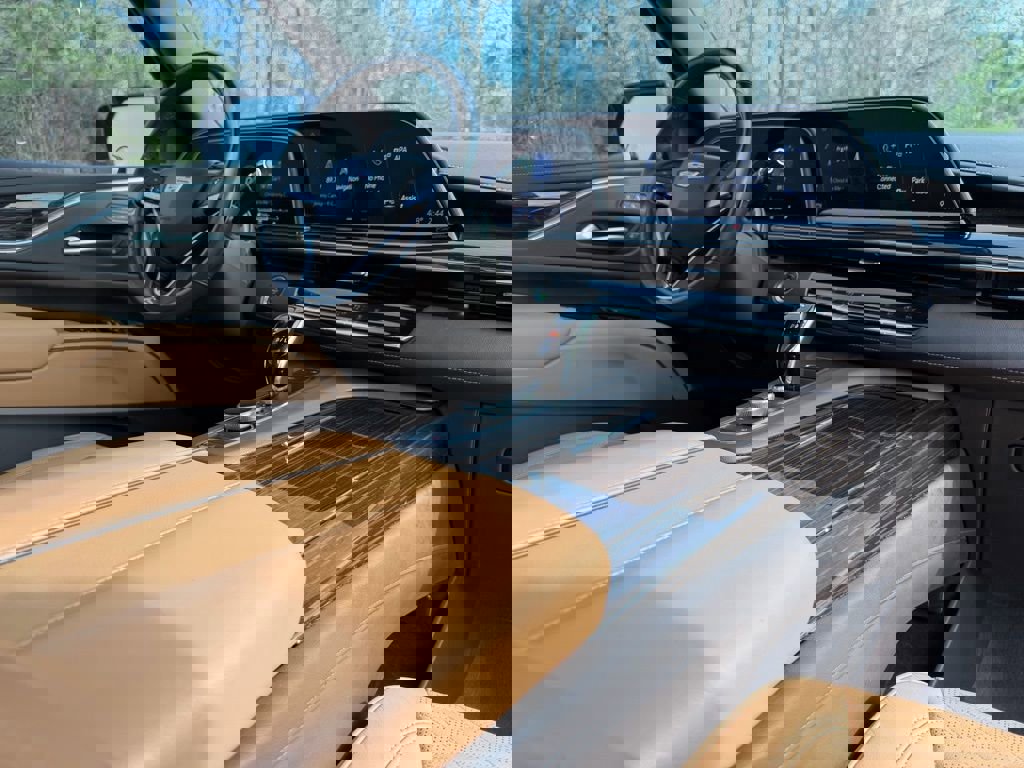 Used 2021 Cadillac Escalade ESV Premium Luxury image 45