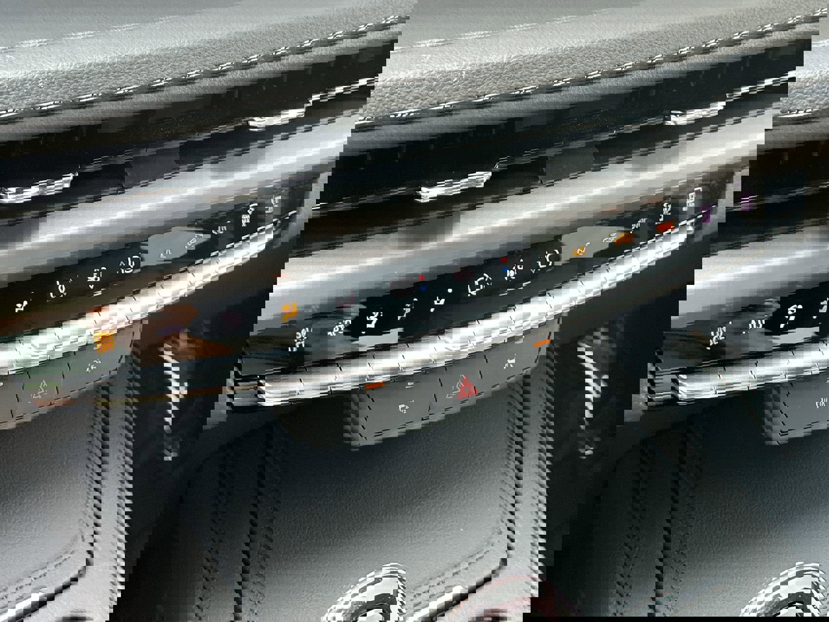 Used 2025 Cadillac XT4 Premium Luxury image 10