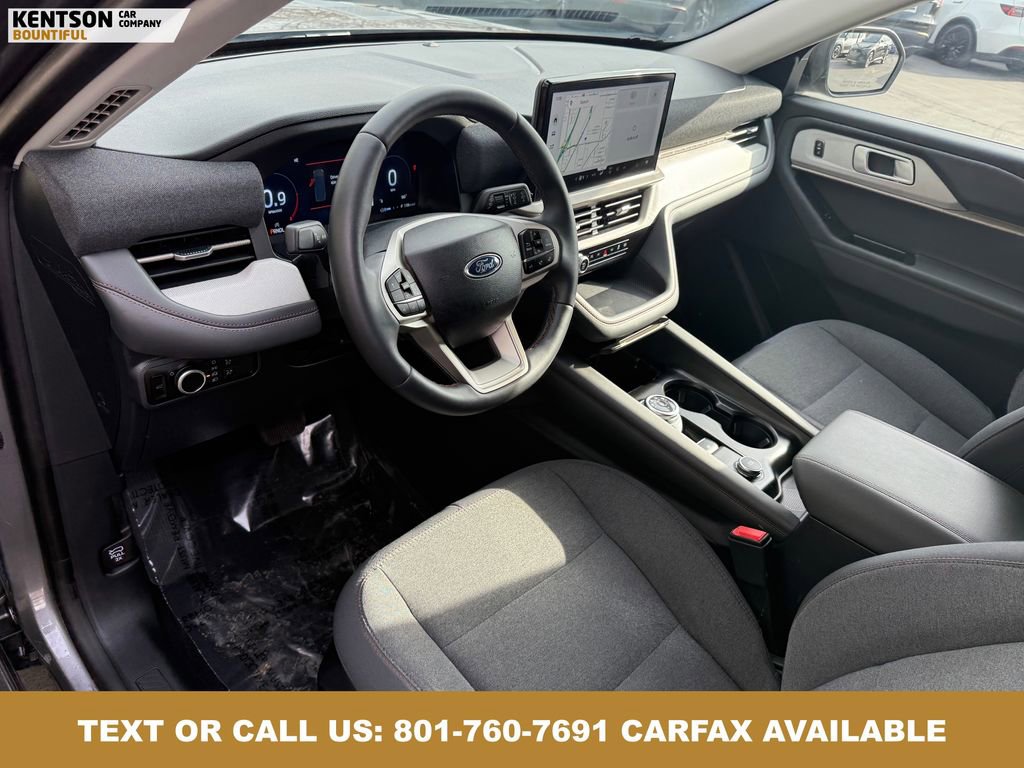 Used 2025 Ford Explorer Active AWD/4WD image 29