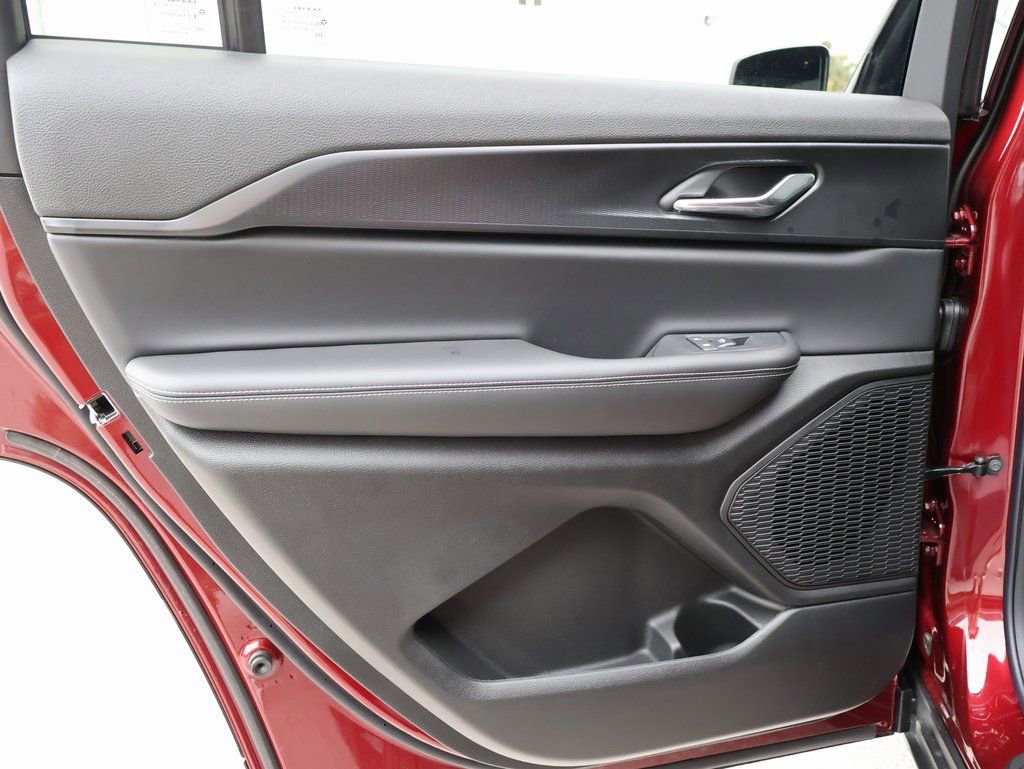 New 2025 Jeep Grand Cherokee L Altitude image 18