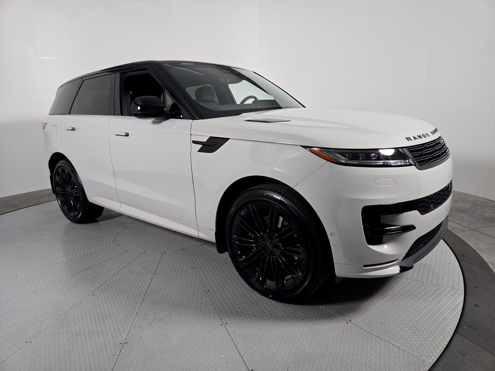 New 2026 Land Rover Range Rover Sport Dynamic SE AWD/4WD image 16