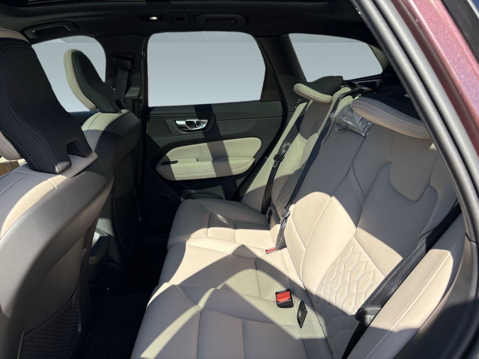 New 2026 Volvo XC60 B5 Core w/ Climate Package AWD/4WD image 13