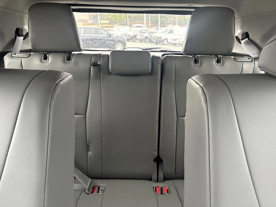 Used 2021 Toyota Highlander XLE image 12