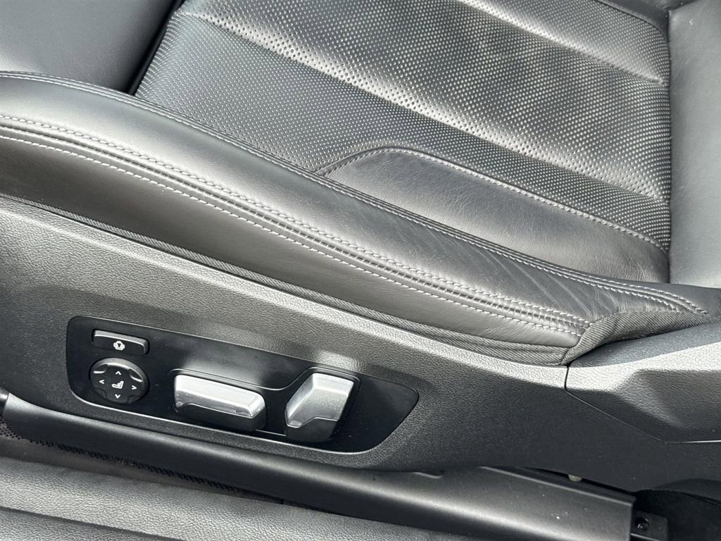 Used 2022 BMW M4 xDrive Competition w/ M Carbon Exterior Package AWD/4WD image 33