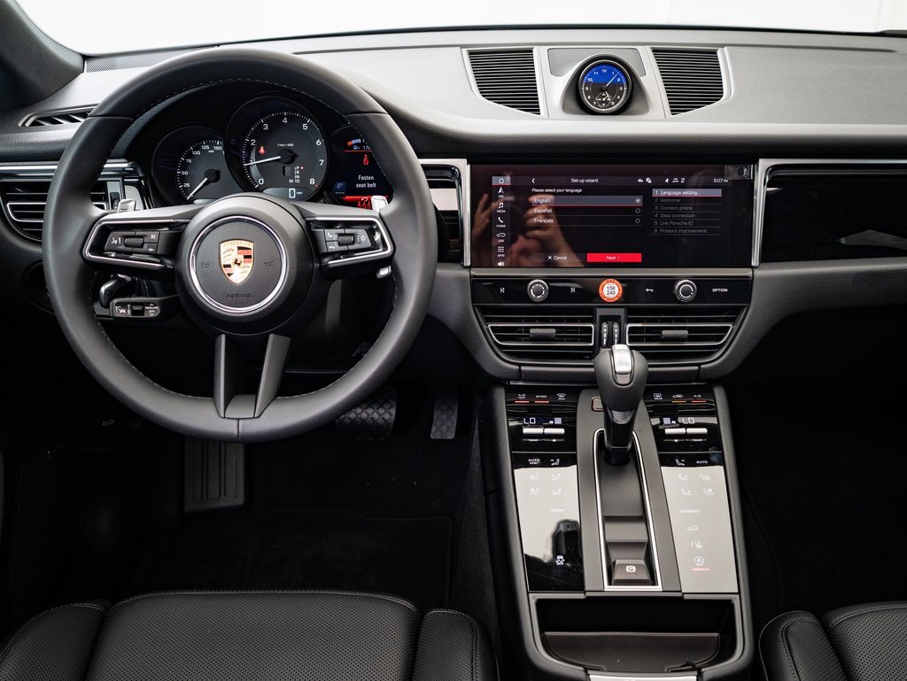 Used 2025 Porsche Macan image 6