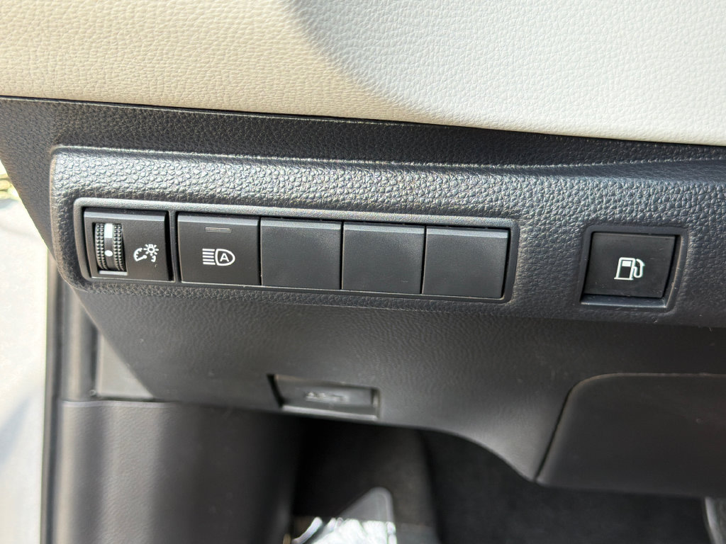 Used 2025 Toyota Corolla LE FWD image 20