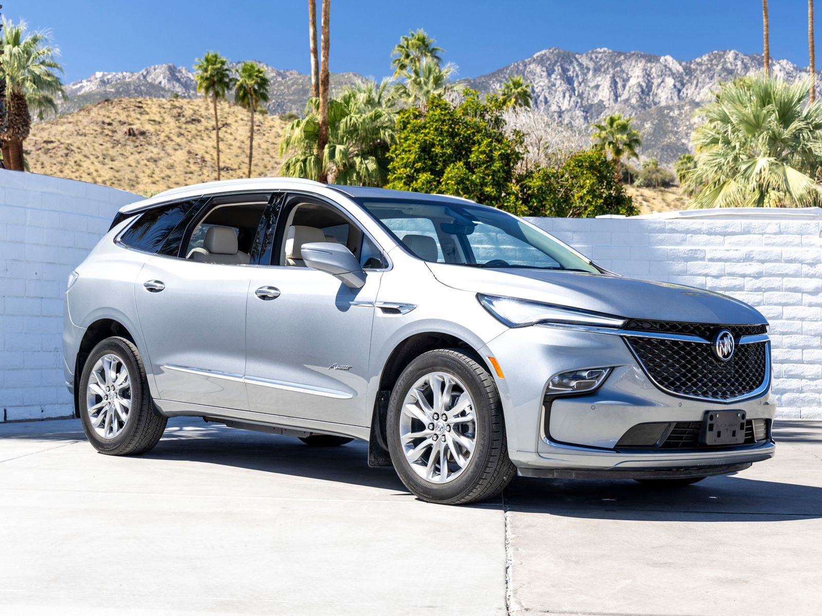 Used 2023 Buick Enclave Avenir w/ Avenir Technology Package image 2