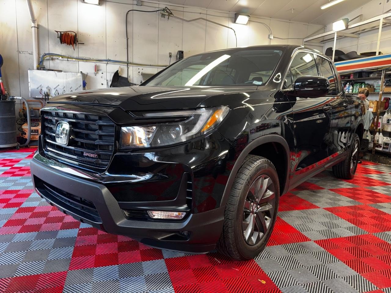 Used 2023 Honda Ridgeline Sport image 3