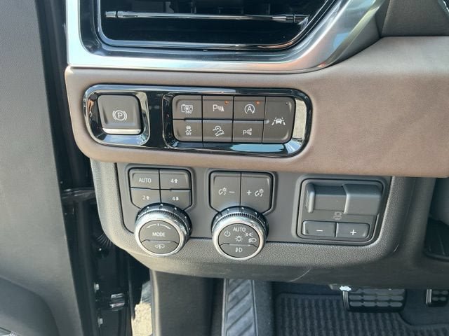 New 2026 GMC Yukon Denali Ultimate AWD/4WD image 4