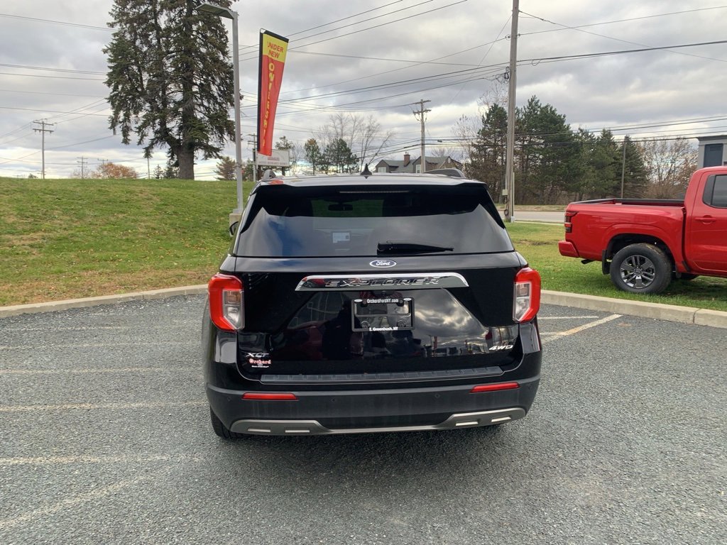 Used 2022 Ford Explorer XLT w/ Equipment Group 202A image 6