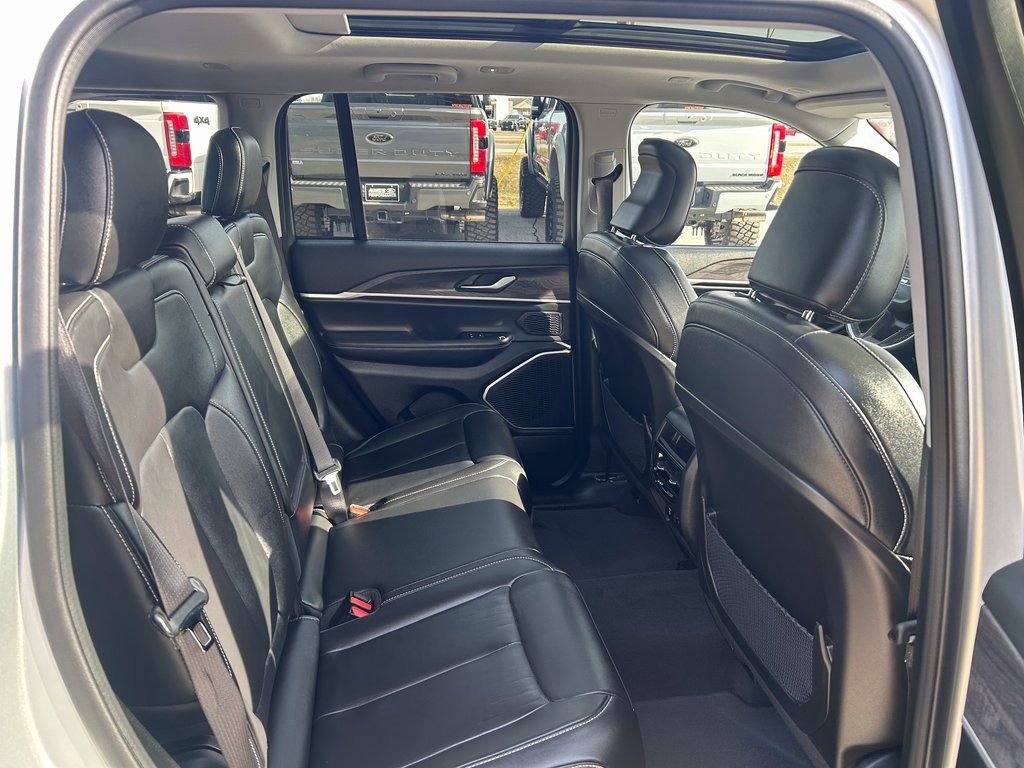 Used 2022 Jeep Grand Cherokee Limited image 18